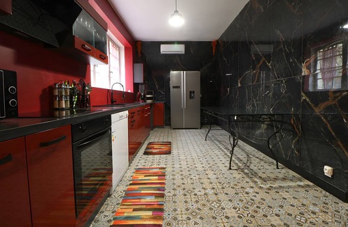 Vierzon House | Villa 'Alhambra' with Private Terrace, Wi-Fi and Air Conditioning