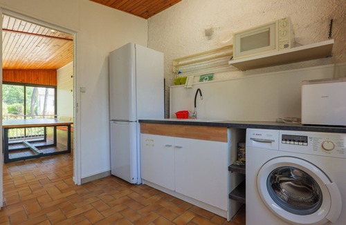 Aubenas House | Villa Bella Heated Pool & Garden Family Holiday Home with Wi-Fi