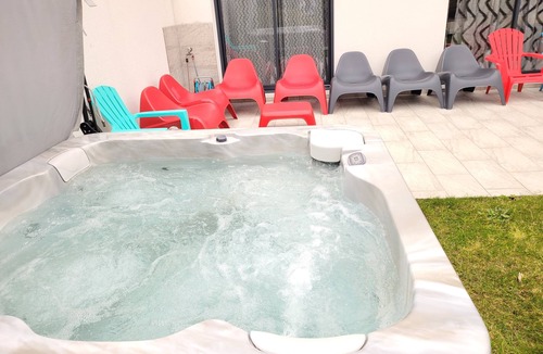 Saint-Hilaire-de-Riez House | Villa Direct Beach Access 200 m walk down the street! SPA