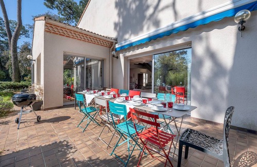 Saint-Brevin-l'Ocean House | Villa for 15 with jacuzzi, walk everywhere