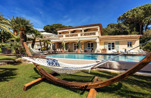 Saint-Tropez House | Villa Hollywood, Property with sea view View of Baie des Canoubiers.