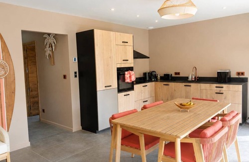 Le Brusc House | Villa Mezzanotte in Le Brusc - 80 meters from the sea - Pool - Parking - Sleeps 8 - Cozy