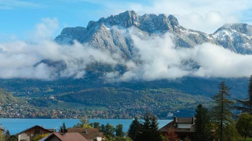 Cessenaz Ski Chalet | VUE LAC LODGES