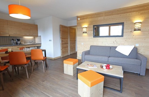 Les Menuires Apartment | Wifi, 50m from resort center, swimming pool, hammam, terrace, balcony, tv, ski locker, 58-65m²