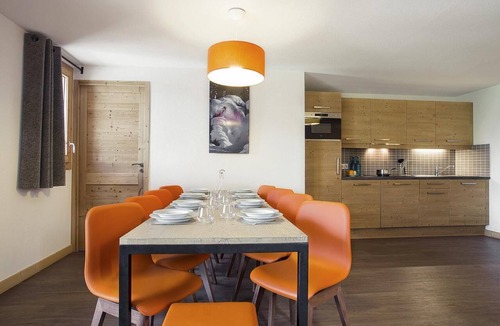 Les Menuires Apartment | Wifi, 50m from resort center, swimming pool, hammam, terrace, balcony, tv, ski locker, 58-65m²