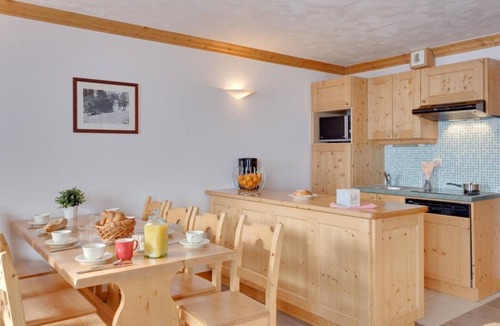 Les Bruyeres Apartment | Wifi, ski-in/ski-out & foot of the slopes, fitness, swimming pool, sauna, hammam, terrace, balcony