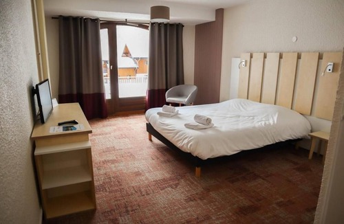 Pralognan-la-Vanoise Hotel | Wifi, swimming pool, sauna, balcony, tv, 25m², Pralognan-la-Vanoise