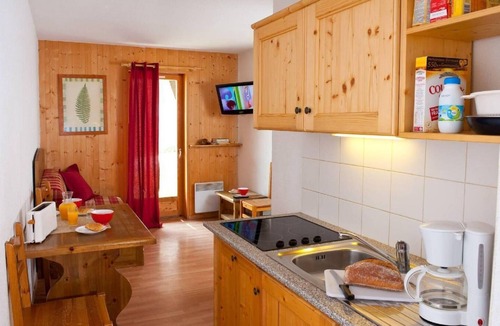 Saint-Sorlin-d'Arves Apartment | Wifi, swimming pool, terrace, balcony, parking, 40-45m², Saint Sorlin d'Arves