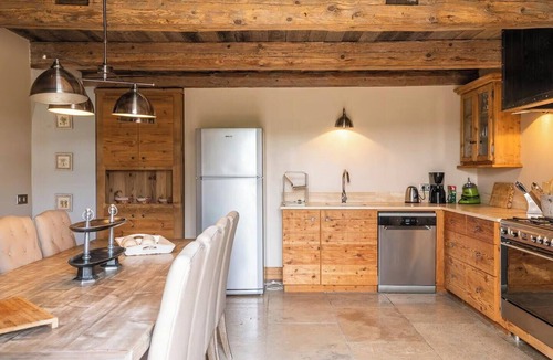 Mazan House | Wine estate with sunset courtyard near Bédoin