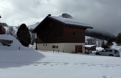 Albiez-le-Vieux Ski Chalet | Wooden chalet 6 pers, terrace & garden, summer mountain view
