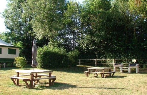 Savigny-en-Veron House | ZEcamping 3 étoiles chiens acceptés locatif BBQ 14m2 2 pers