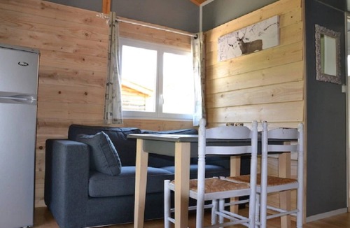 Roquefeuil Ski Chalet | ZEcamping 3 étoiles pataugeoire piscine chiens acceptés chalet TV 28m2