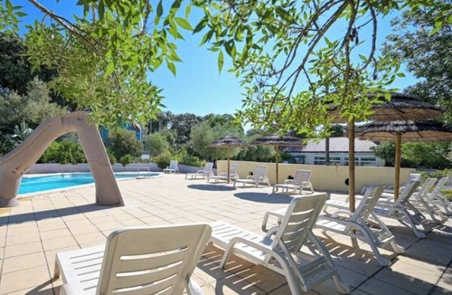 Castries House | ZEcamping 3 étoiles familial toboggans locatif 16m2 4 pers
