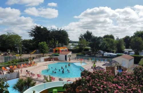 Challans House | ZEcamping 4* familial espace aquatique pet friendly locatif TV LV clim