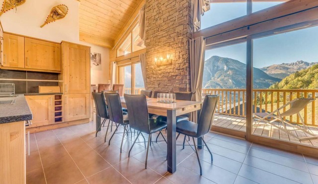 100m from resort center, 15th floor, balcony, parking, tv, ski locker, 96m², Champagny-en-Vanoise
