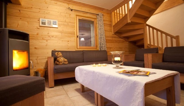 100m from shops, 4th floor, terrace, balcony, fireplace or stove, tv, ski locker, 149m²
