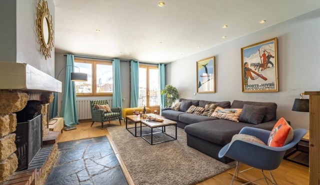10m from resort center, view mountain, fireplace or stove, tv, ski locker, 125m², Tignes