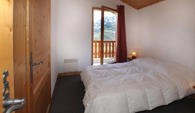 150m from shops, 1st floor, balcony, tv, ski locker, 72m², Les Menuires