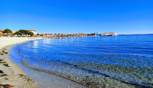 2-bedroom apartment - 60 m², 2 bathrooms, 4-minute walk from the beach, 42 m² terrace, sleeps 5