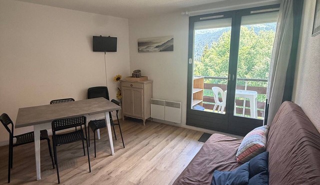 2-room cabin apartment at the foot of the slopes, balcony, non-smoking