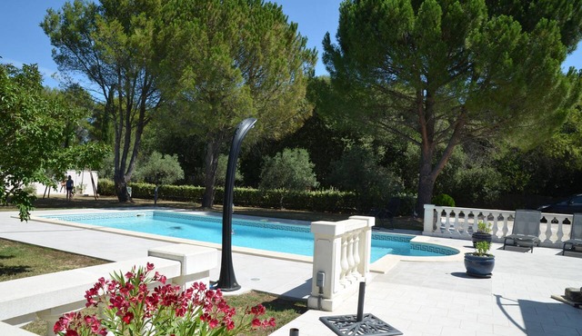 200 m² Villa, Sleeps 8, 4 Bedrooms, Swimming Pool, Provence, Ventoux