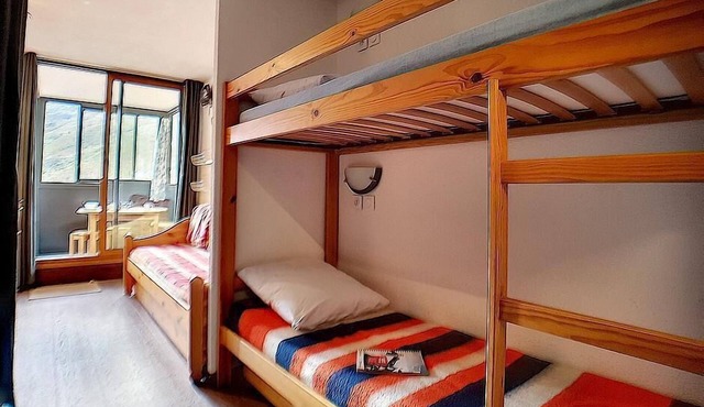 200m from resort center, 2nd floor, tv, ski locker, 23m², Les Menuires