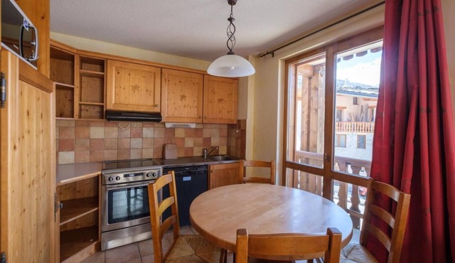 200m from resort center, fitness, swimming pool, sauna, hammam, balcony, tv, ski locker, 35m²