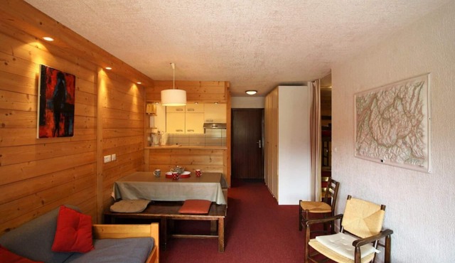 20m from resort center, 6th floor, balcony, tv, ski locker, 43m², Tignes
