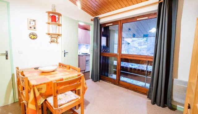 240m from resort center, 3rd floor, balcony, parking, tv, ski locker, 35m², La Norma