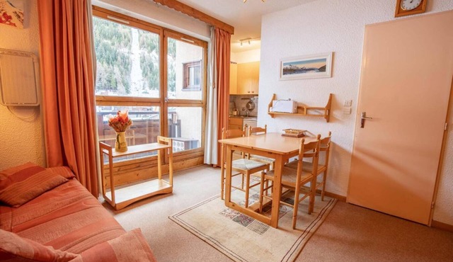 30m from resort center, 2nd floor, balcony, parking, tv, ski locker, 35m², La Norma