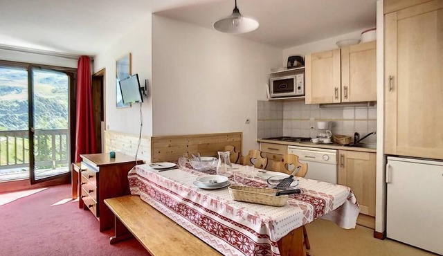3rd floor, balcony, tv, ski locker, 30m², Les Menuires