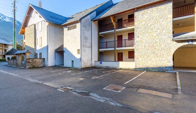 4-person apartment with pool and parking in Vielle Aure
