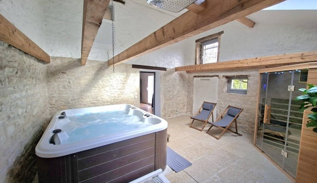 5* air-conditioned house, spa/pétanque for 6 people.