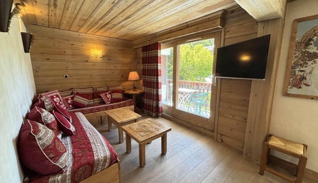 50m from resort center, 4th floor, balcony, tv, ski locker, 70m², Méribel
