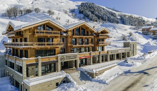50m from shops, 2nd floor, sauna, terrace, balcony, fireplace or stove, parking, tv, 231m²