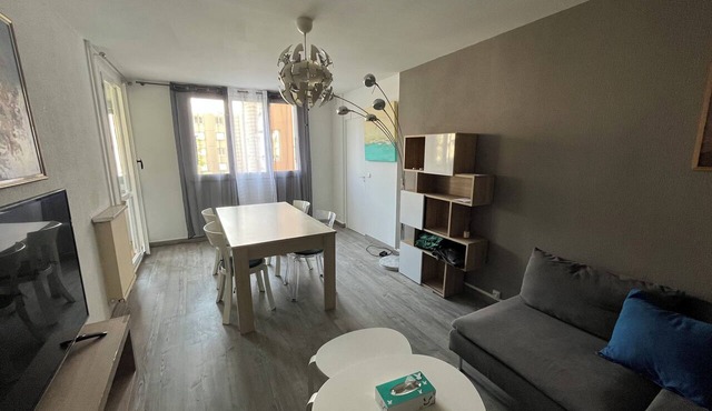 A 15-minute walk from downtown, spacious apartment with parking and green spaces