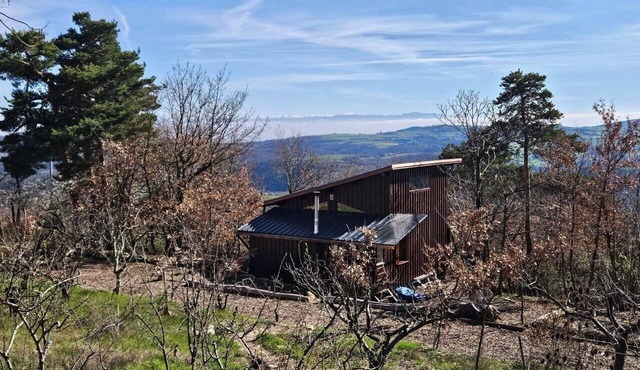 A self-contained chalet in a self-contained setting in Saint-Barthélemy-le-Plain