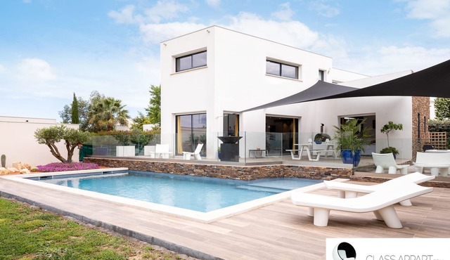 Air-conditioned summer villa with swimming pool and jacuzzi in "Le Crès".