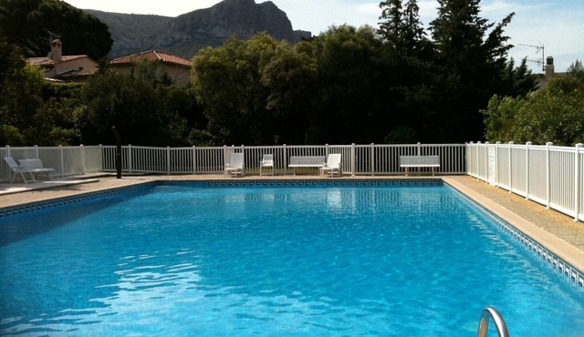 Air-conditioned villa in residence with swimming pool and tennis court