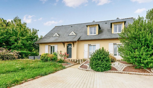 Amazing home in Joué les Tours with WiFi