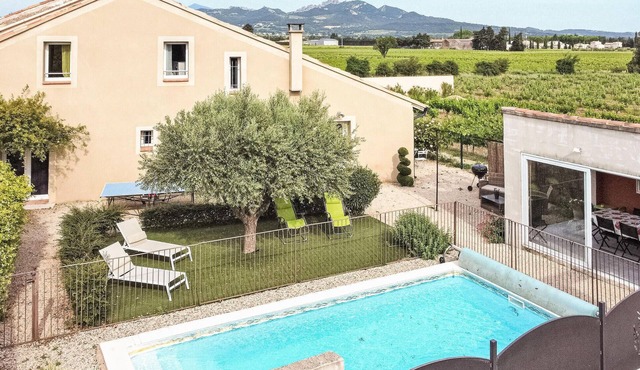 Amazing home in Violès