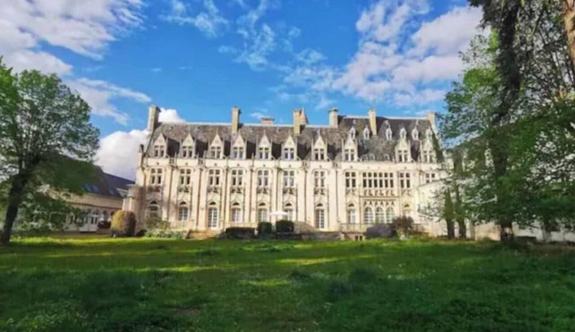 An Exceptional Stay in a Castle in Orléans
