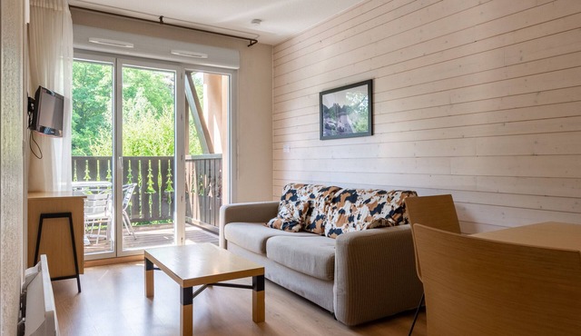 Apartment cabin with mountain views - sleeps 6