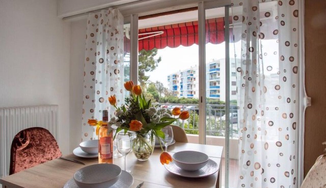 Apartment Epsom by Interhome
