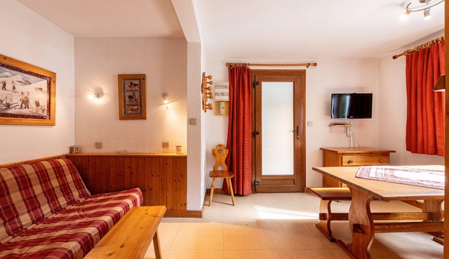 Apartment 'La Bévéria 4' with Private Terrace and Shared Garden