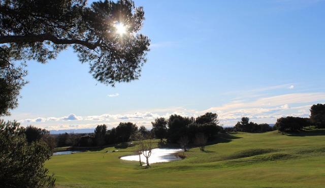 Apartment ideally located in the magnificent SAUMANE de Vaucluse golf course