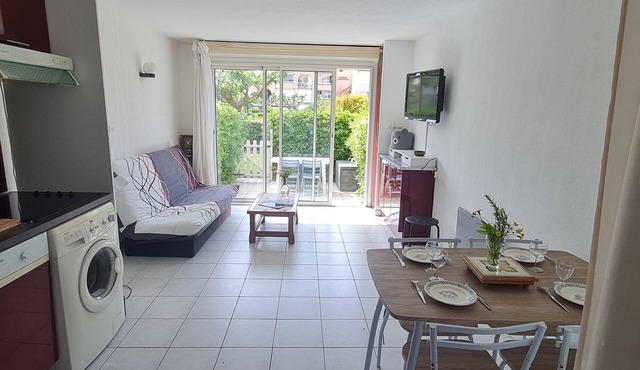 Apartment with terrace & pool