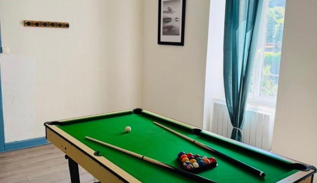 Appart cosy avec billard, à Bort