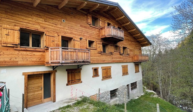 Appartement Neuf et Cosy Deux Chambres Dans Chalet de 2024