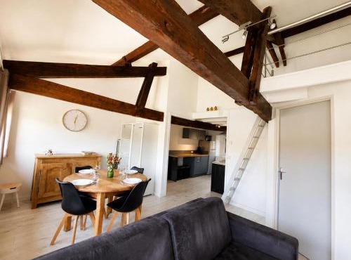 Appartement T3 vue place Vival - Coeur de Figeac médiéval - Parking